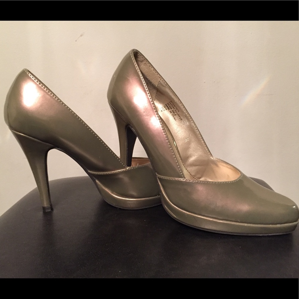 Synthetic grey opal multi-colored heels.